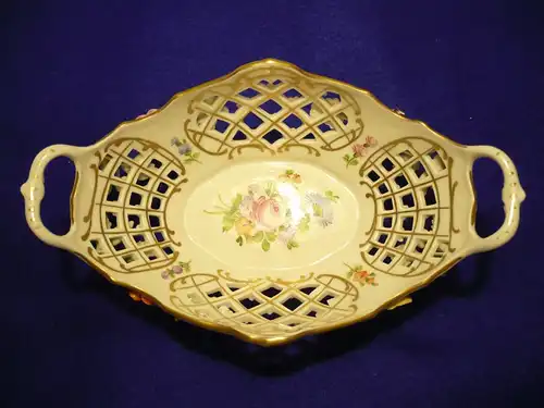 Alte ovale Porcellan-Korbschale mit Blumenmalerei  (227)  Preis reduziert
