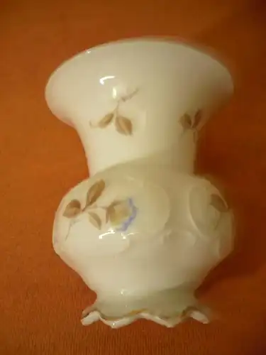 Vase mit Blumendekor und Goldrand  (238)  Preis reduziert
