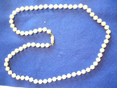 Perlenkette mit Silberschließe (835er)  (268)