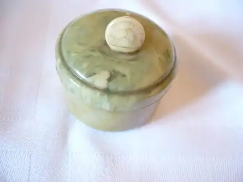 Dose aus Bakelit mit Zierknauf  (310)  Preis reduziert