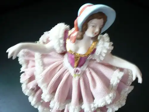 Figur Tänzerin in rosa Kleid mit blauem Hut (324) Preis reduziert
