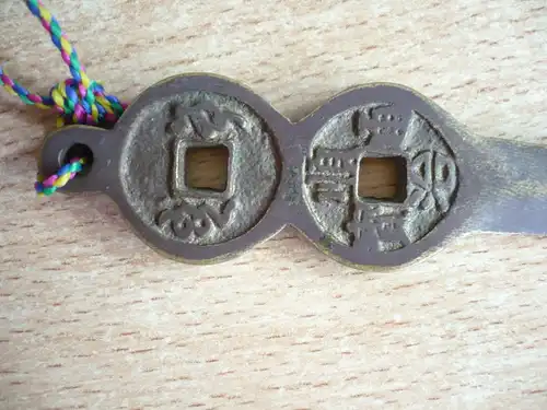 Brieföffner mit 2 chinesischen Münzen (461)  Preis reduziert