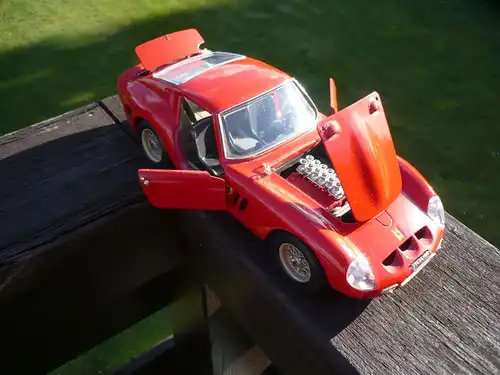 Modellauto Ferrari 250 GTO 1962 rot,1:18/Burago (484) Preis reduziert