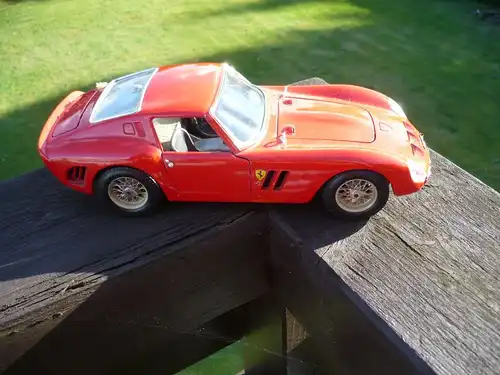 Modellauto Ferrari 250 GTO 1962 rot,1:18/Burago (484) Preis reduziert