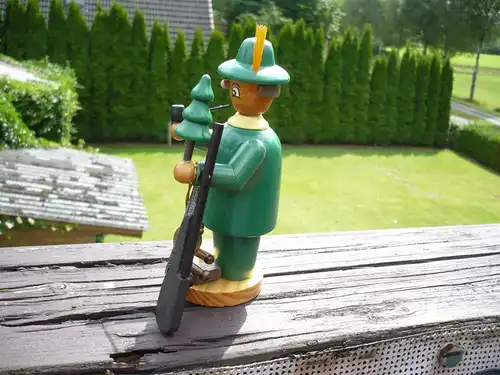 Räuchermann Erzgebirge Holz Figur Jäger/Förster - mit Hase und Gewehr (493) Preis reduziert