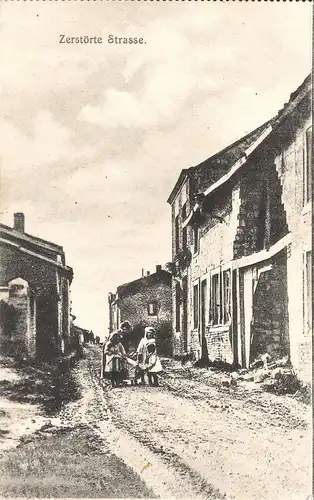 Zerstörte Strasse in einem Dorf-Frankreich v. 1915 1. Weltkrieg (AK067)