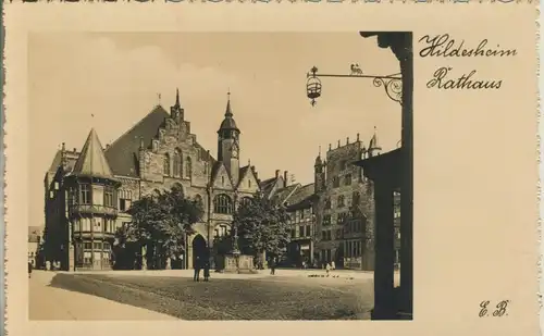 Hildesheim v. 1935 Platz mit Rathaus (AK125)