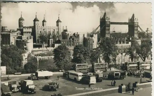 London v. 1961 Tower mit Busparkplatz (AK200)