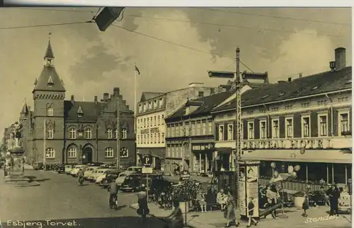Esbjerg v. 1960 Strassensicht mit Central Hotel und alte PKW`s (AK411) 