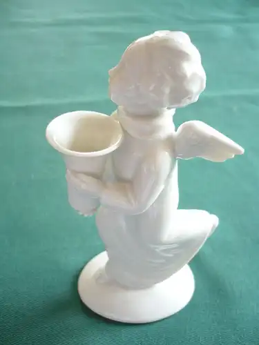 Porzellan-Engel mit Gefäß in den Händen (513) reduziert