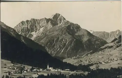 Kleinwalsertal v. 1958 Dorfansicht (AK981) 