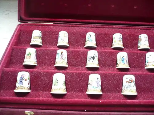 Meissen Saxonia Porcellan Fingerhüte - Märchenhafte Fingerhüte in Schmuck Etui