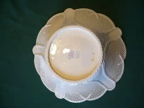 Porzellan - feiner Flechtkorb mit aufgesetzten Blüten (574) Preis reduziert