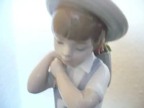 Porzellan-Figur - Junge mit Rosenkorb (579) Preis reduziert