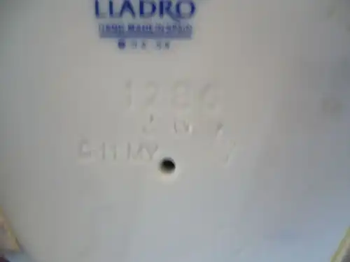 Porzellan-Figur - Junge mit Rosenkorb (579) Preis reduziert