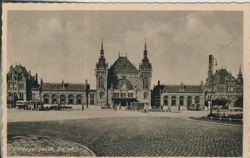 Hertogenbosch v. 1932 Station mit alte PKW`s (AK1138)