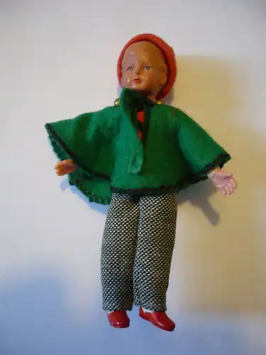 Puppenstuben Biege-Puppe - Junge mit Pudelmütze und Poncho (627) Preis reduziert