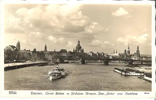 Dresden - Carola-Brücke m. Brühlsche Terrasse, Dom, Schloss und Hofkirche v. 1940 (043AK)