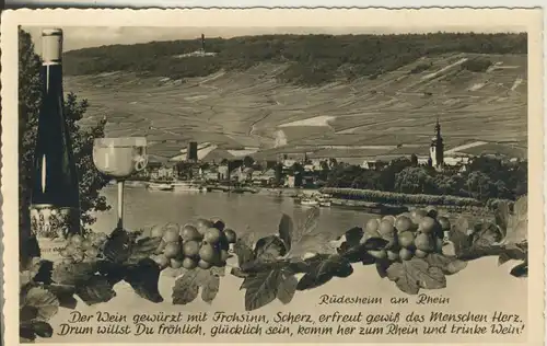 Rüdesheim am Rhein v. 1952 Stadtansicht mit den Rhein und Weinflasche (AK1590)