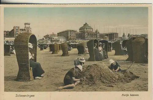 Scheveningen v. 1910 Fortje bouwen (AK1988)