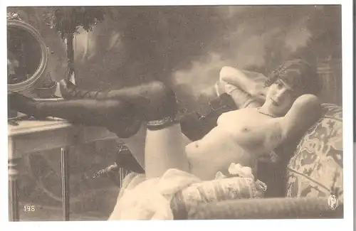 Junge Frau auf Sofa v. 1912 (EA02)