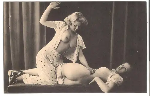 Junge Frau wird von Frau mit Hand gezüchtigt v. 1912 (EA33)