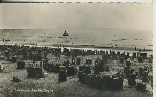 Zandvoort v. 1957 Aan het Strand (AK2015) 