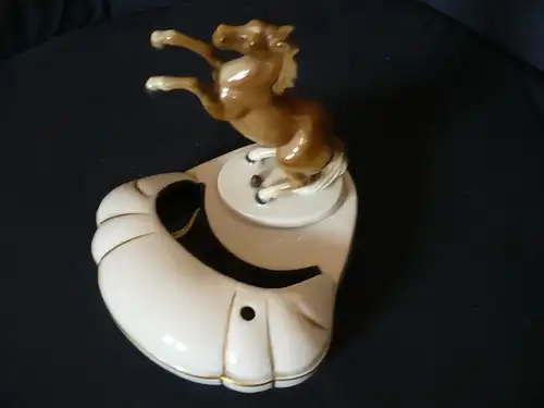 Art Deco Rauchverzehrer mit aufsteigendem Pferd (657)  Preis reduziert