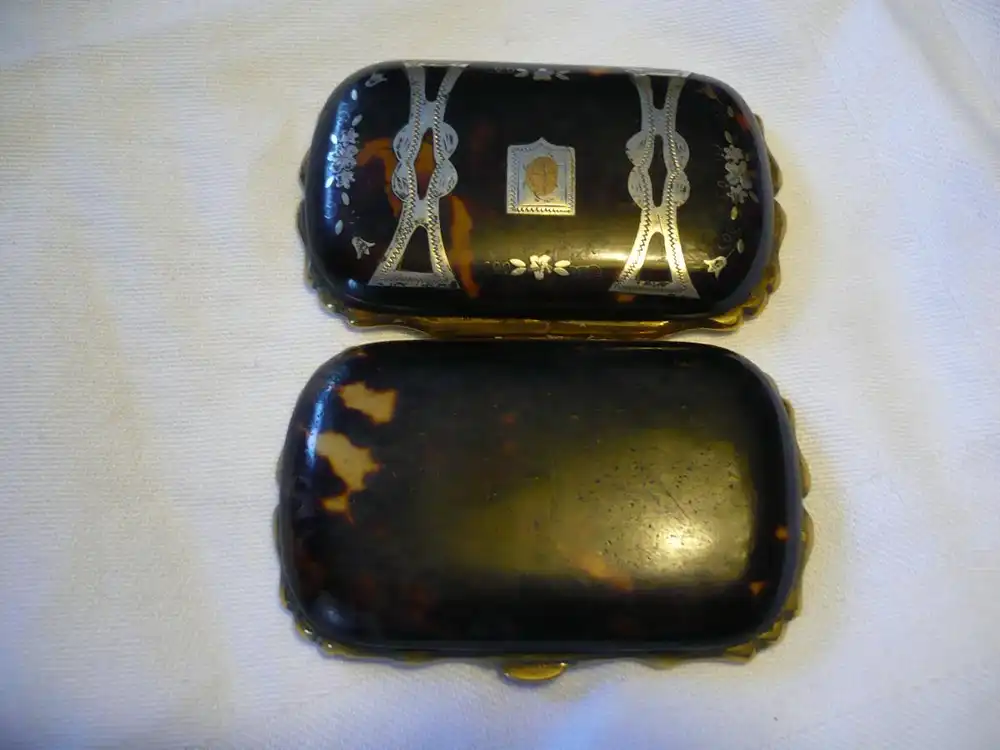 Kleine Schildpatt-Dose mit Silberintarsien ca. von 1850 (661) Preis reduziert 2