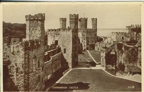 Caernarvon v. 1950 Castle (AK2322) 