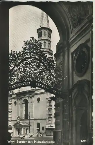 Wien v. 1955 Burgtor mit Michaelerkirche (AK2361)