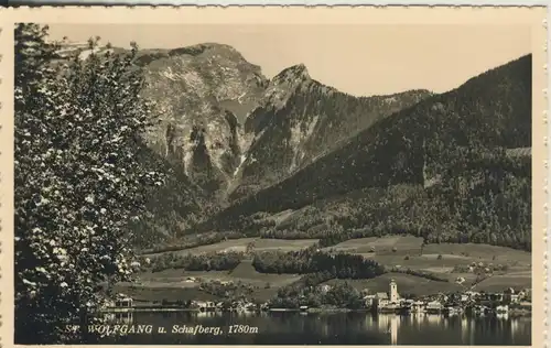 St. Wolfgang v. 1951 Dorfansicht mit See (AK2385)