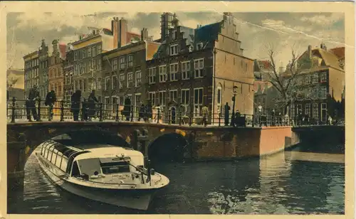 Amsterdam v. 1951 O.Z. Voorburgwal met huis (AK2485)