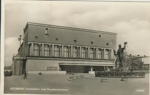 Göteborg v. 1965 Stadttheater und Brunnen (AK2584)