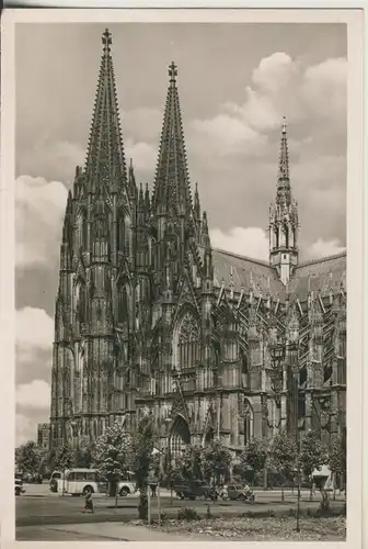Köln v. 1955 Der Dom mit alte PKW`s und Bus (AK2764) 