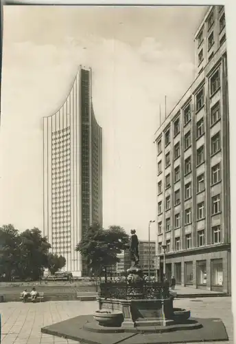 Leipzig v. 1971 Mägdebrunnen und Universitätsgebäude (AK2775)