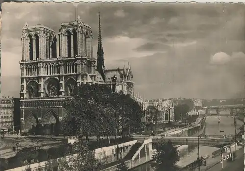 Paris v. 1951 Notre Dame (AK2871)