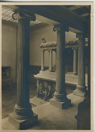 Berlin v. 1960 Pergamon Museum - Der Altar von Pergamon (AK3037)