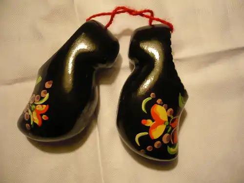 Paar \" Holland-Schuhe \" aus Ton floral bemalt (730BW) Preis reduziert