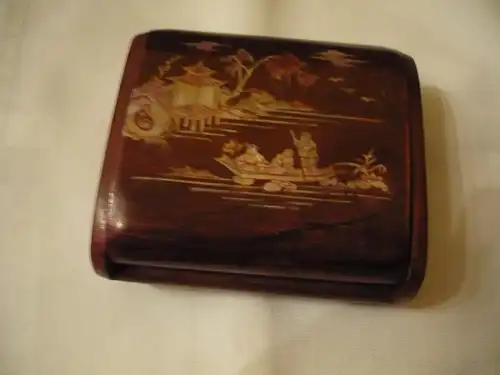 Chinesische Holzschatulle mit Perlmutt-Intarsien (741BW) Preis reduziert