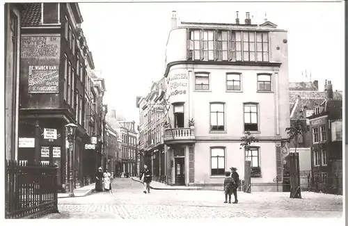 Dordrecht - Voorstraat, hoek Visstraat, omstreeks - 1900 (AK3271)