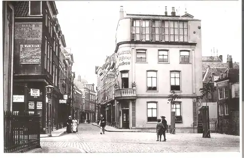 Dordrecht - Voorstraat, hoek Visstraat, omstreeks - 1900 (AK3282)
