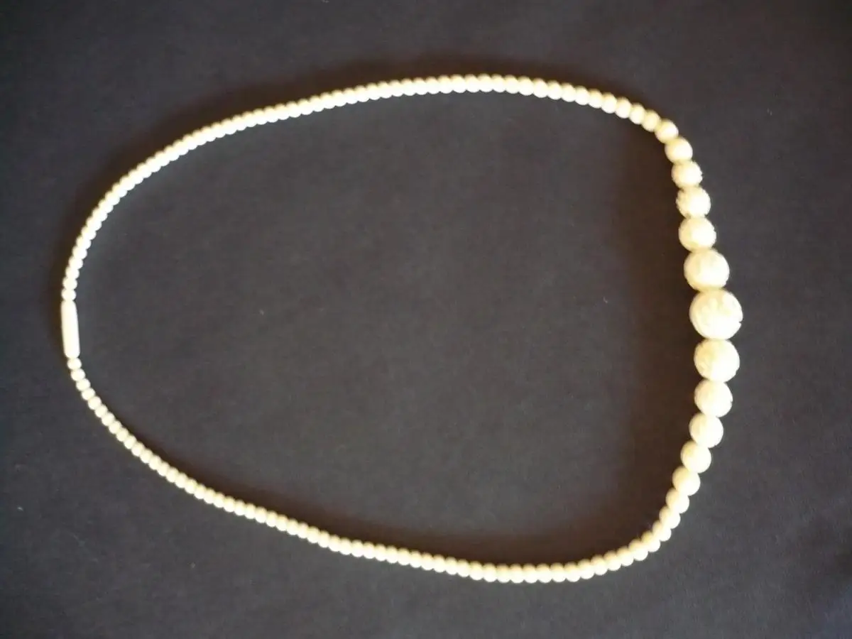 Jugendstil Elfenbeinkette,teilweise geschnitzte Perlen, im größenverlauf gearbeitet (762) Preis reduziert 0
