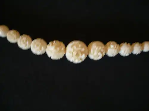 Jugendstil Elfenbeinkette,teilweise geschnitzte Perlen, im größenverlauf gearbeitet (762) Preis reduziert