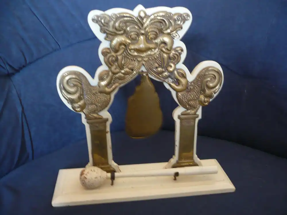 Tischgong - Bronze/Messing auf Holzgestell und Holzkloppel - ca. 19.Jhd (811) Preis reduziert 2