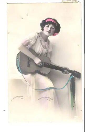 Mädchen mit Gitarre - von 1923 (AK3786)