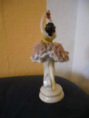 Tänzerin im Spitzenkleid - Volkstedter Porzellan (827) Preis reduziert