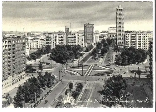 Milano - Piazzale della Republica Il nuova grattacielo v. 1952 (AK3951)