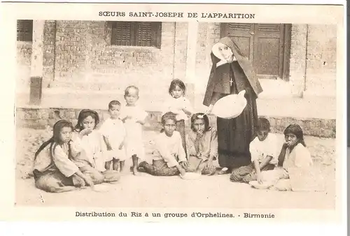 Distribution du Riz à un groupe d\'Orphelines - Birmanie v. 1907 (AK4362)