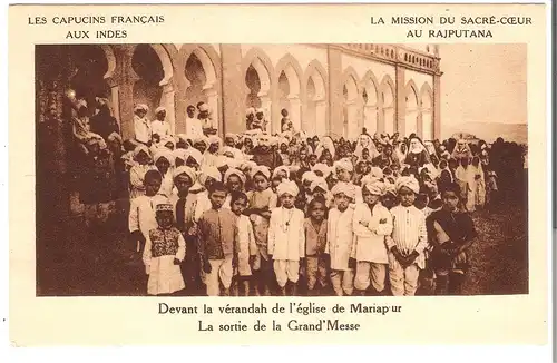 Devant la vérandah de l\'église de Mariapur - Indien v. 1910 (AK4370)